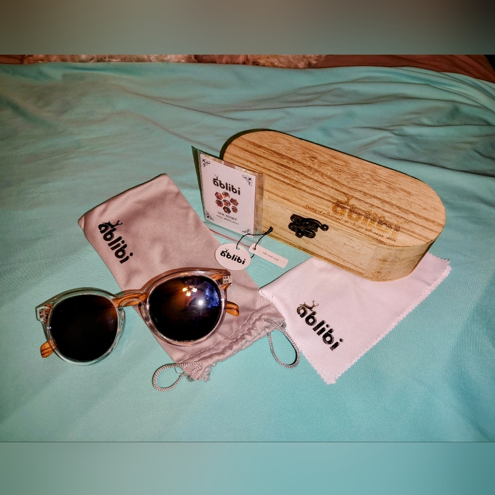 Ablibi Brand,women's sunglasses, Wooden ear piece and mirror lenses NWT
